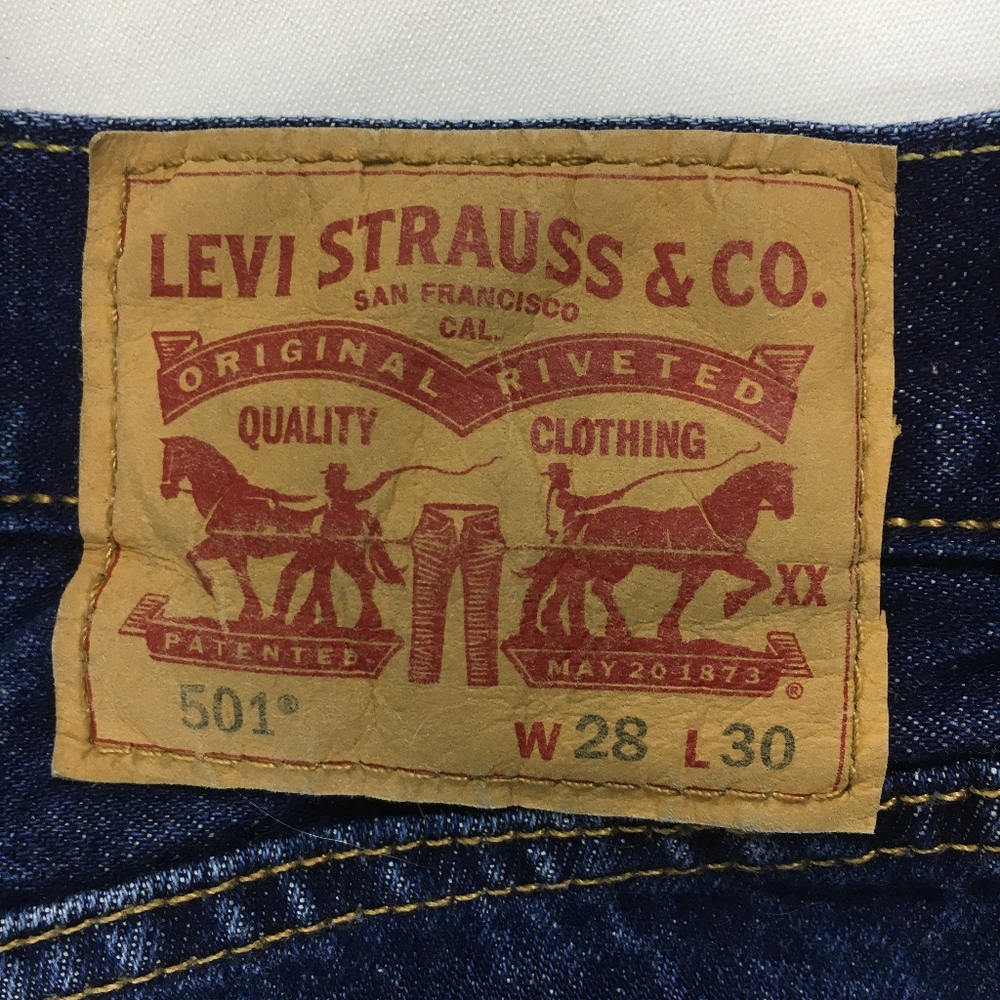LEVI'S HOT SHORTS - Picture 4 of 4
